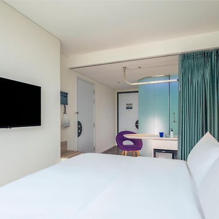 Tru By Hilton Hanoi Station Exterior photo