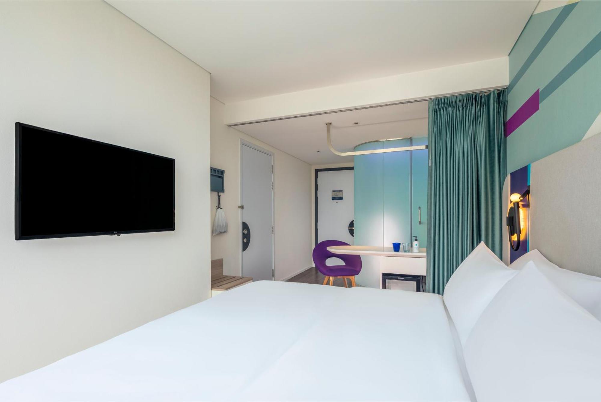 Tru By Hilton Hanoi Station Exterior photo