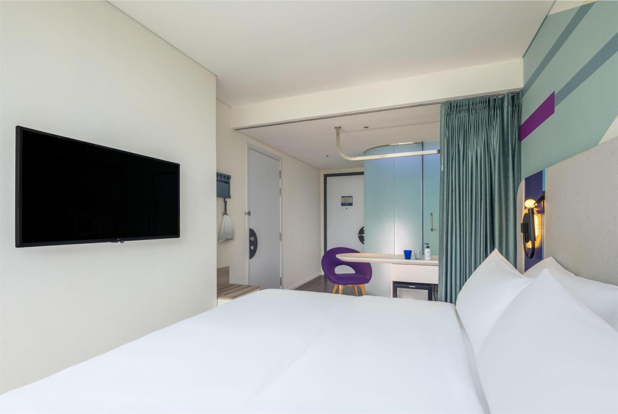 Tru By Hilton Hanoi Station Exterior photo